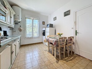 Fridge, microwave, oven, cookware/dishes/utensils