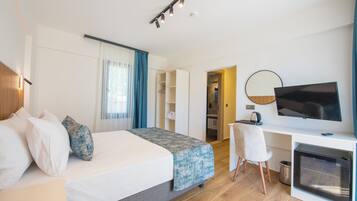 Deluxe Room, 1 King Bed with Sofa bed, Pool View | Free WiFi