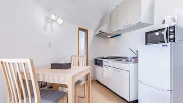 雙人房 | 私人廚房 | 爐具、廚房用具/餐具/器皿、冰箱