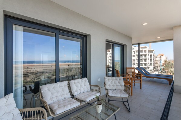 Terrace/patio - Beachfront Apartment in Isla Canela (Ayamonte)