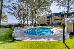 Indoor pool, a heated pool - Beach View - 1st Floor - King Bed - 3 Pools - Tennis (Hilton Head Island)