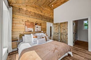3 bedrooms, iron/ironing board, travel crib, WiFi