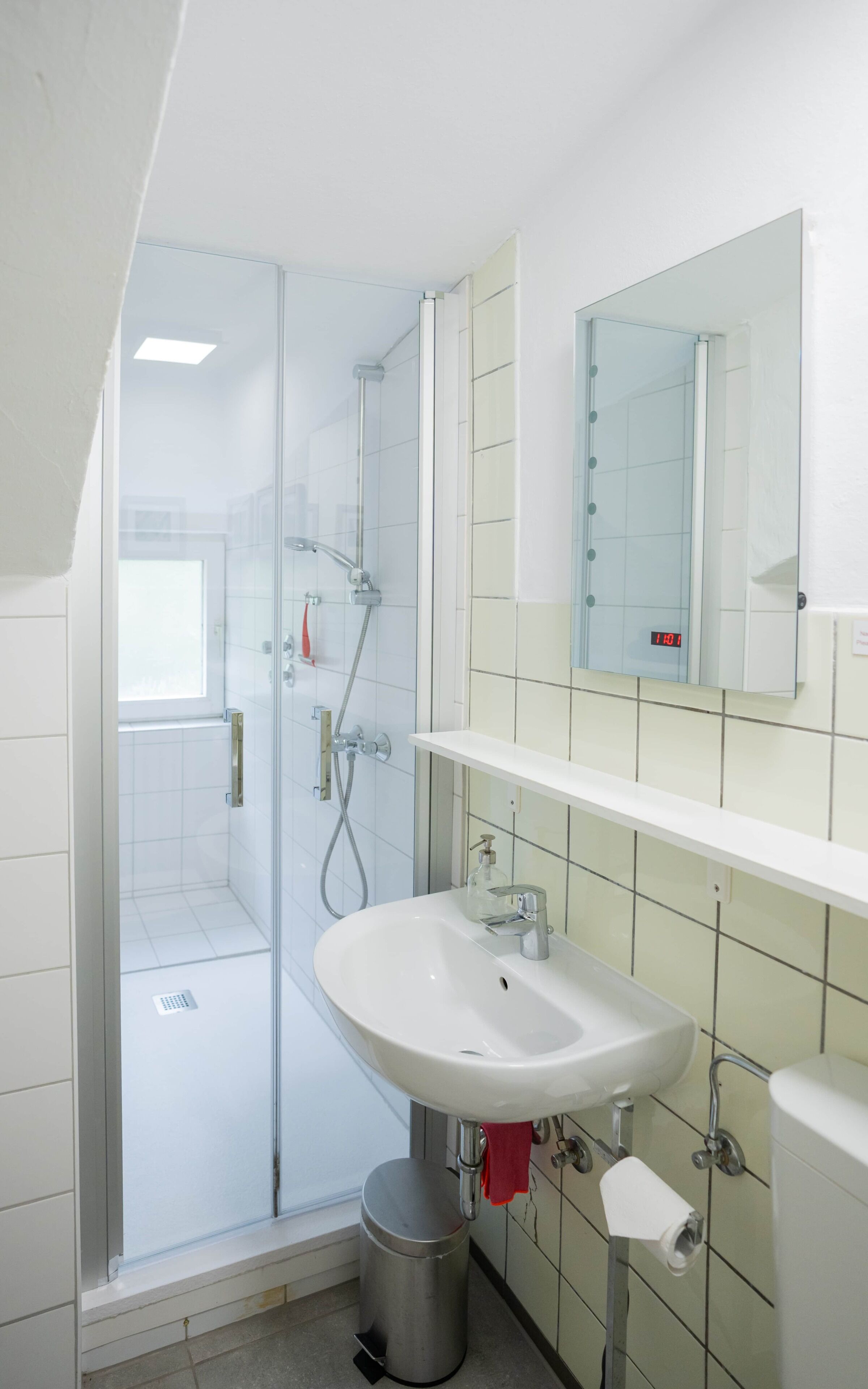 Serviettes fournies, papier toilette