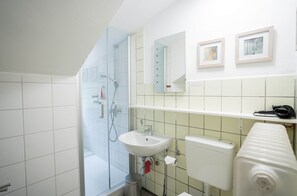 Towels, toilet paper - Guesthouse Elena Apartment 13 (Kassel)