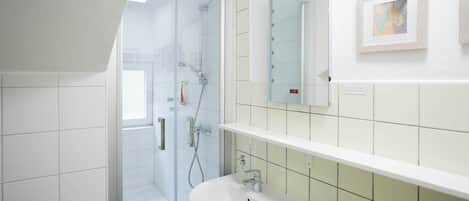 Serviettes fournies, papier de toilette