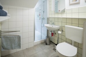 Towels, toilet paper - Guesthouse Elena Apartment 13 (Kassel)