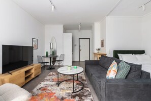 Apartamento, balcón, vistas a la ciudad | Tabla de planchar con plancha y wifi gratis