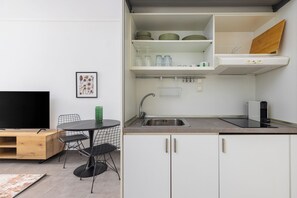 Apartment, Balcony, City View | Private kitchenette | Espresso maker