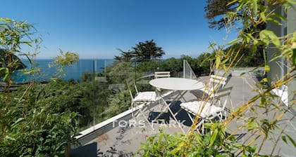 Romantic Sea View Escape at Tors Park