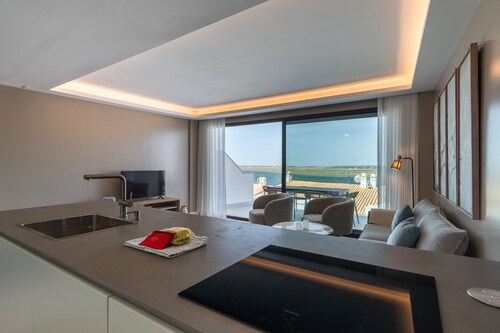 Duplex Townhouse With Balcony