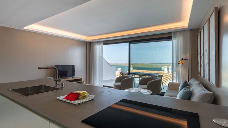 Duplex Townhouse With Balcony