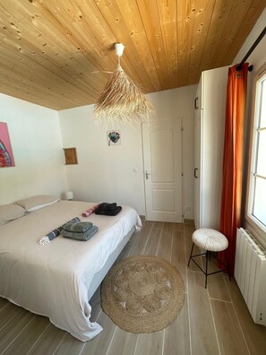 5 bedrooms, iron/ironing board, travel crib, WiFi