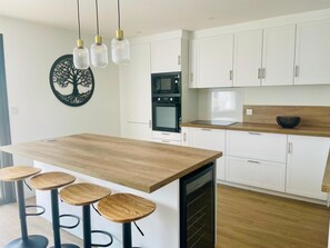 Mikrowelle, Ofen, Herdplatte, Geschirrspüler