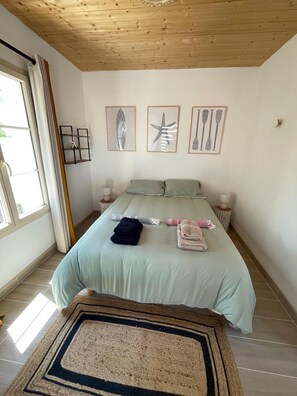 5 habitaciones, tabla de planchar con plancha, cuna de viaje y wifi