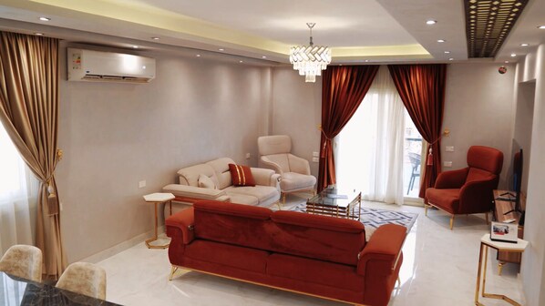 Appartement Luxe, 2 chambres | Coin séjour