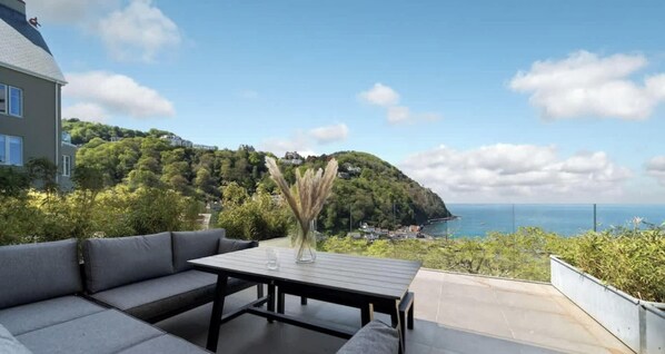 Outdoor dining - Sea View Luxury at Tors Park - Groups and Families (Lynmouth)