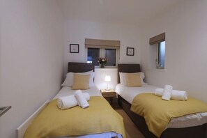 3 chambres, fer et planche à repasser, Wi-Fi, draps fournis
