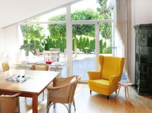 Dining - Holiday Home 'Sunny' with Private Terrace and Wi-Fi (Gengenbach)