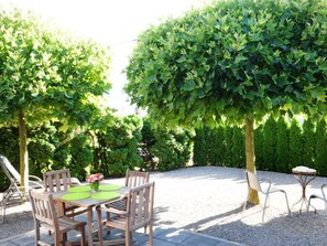 Outdoor dining - Holiday Home 'Sunny' with Private Terrace and Wi-Fi (Gengenbach)