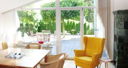 Casa de vacaciones 'Sunny' con terraza privada y Wi-Fi