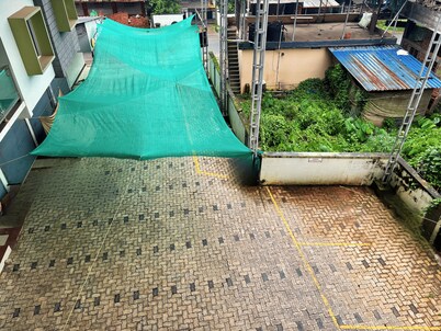 Saraa Homes - 2BHK Self Service Furnished Apt with Balcony near Kalari & MES