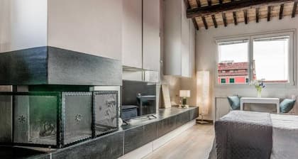 enJoy Home - Attic Room in Lords' Square