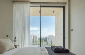 Cortinas blackout y sistema de insonorización