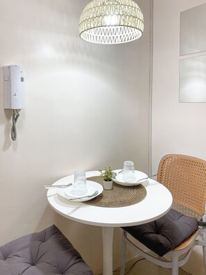 Dining - Rosemary @ Shore 2 residences 1BR (Pasay City)