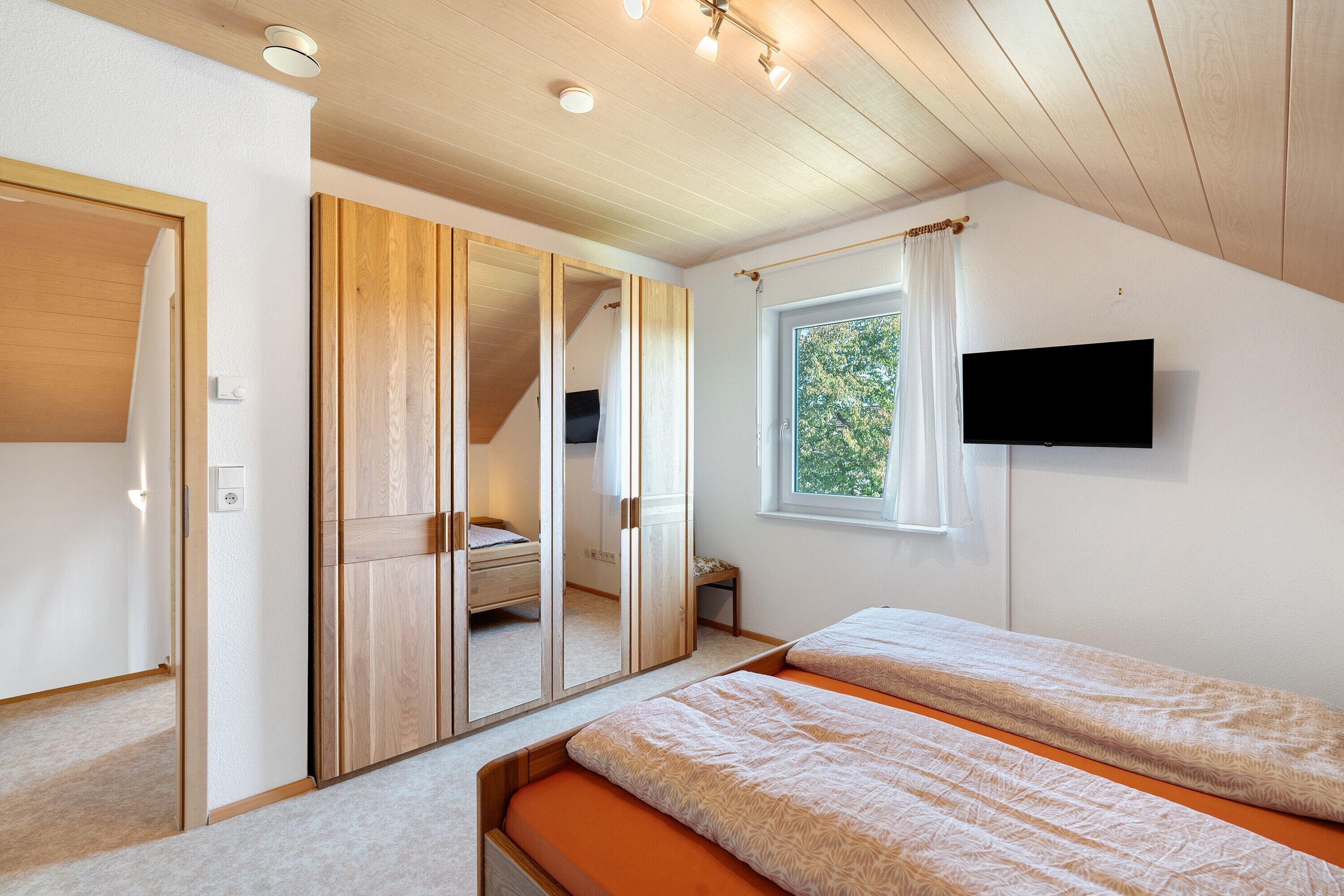 4 slaapkamers, een bureau, wifi, beddengoed
