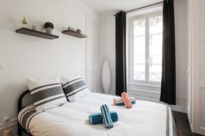1 habitación y espacio para trabajar con laptop