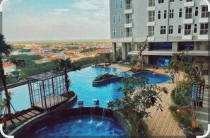 Căn hộ Cao cấp, 2 phòng ngủ, ban công, quang cảnh hồ bơi | Hiên