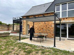 Outdoor dining - Logis de la Provosterie - CLIVIA (Ahuille)