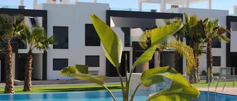 LĂ€genhet | Pool | Utomhuspool