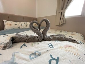 2 bedrooms, iron/ironing board, WiFi, bed sheets