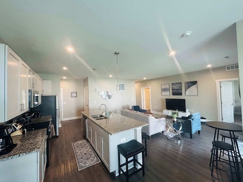 Spacious, Wyoming MI Getaway- Minutes to GR