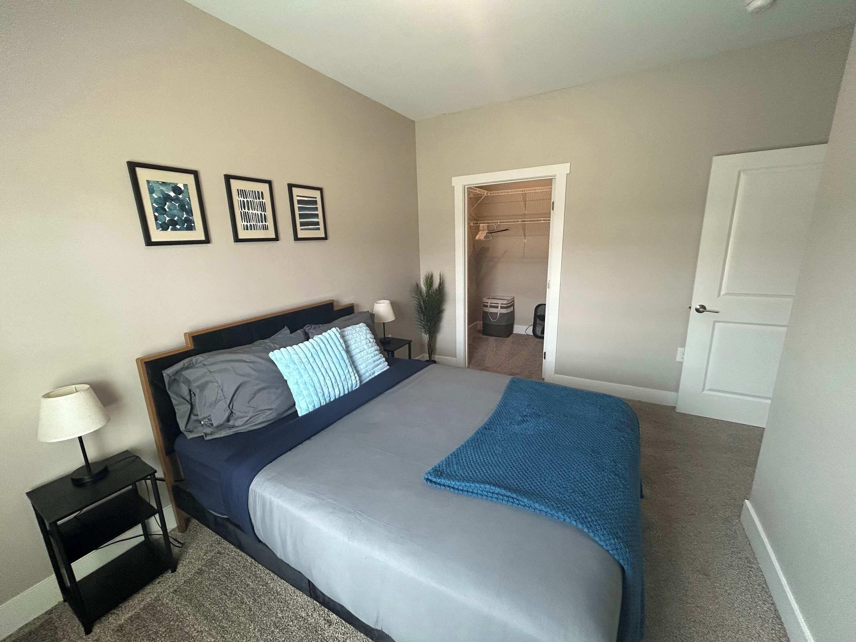 3 Schlafzimmer, Schreibtisch, Bügeleisen/Bügelbrett, Reisekinderbett