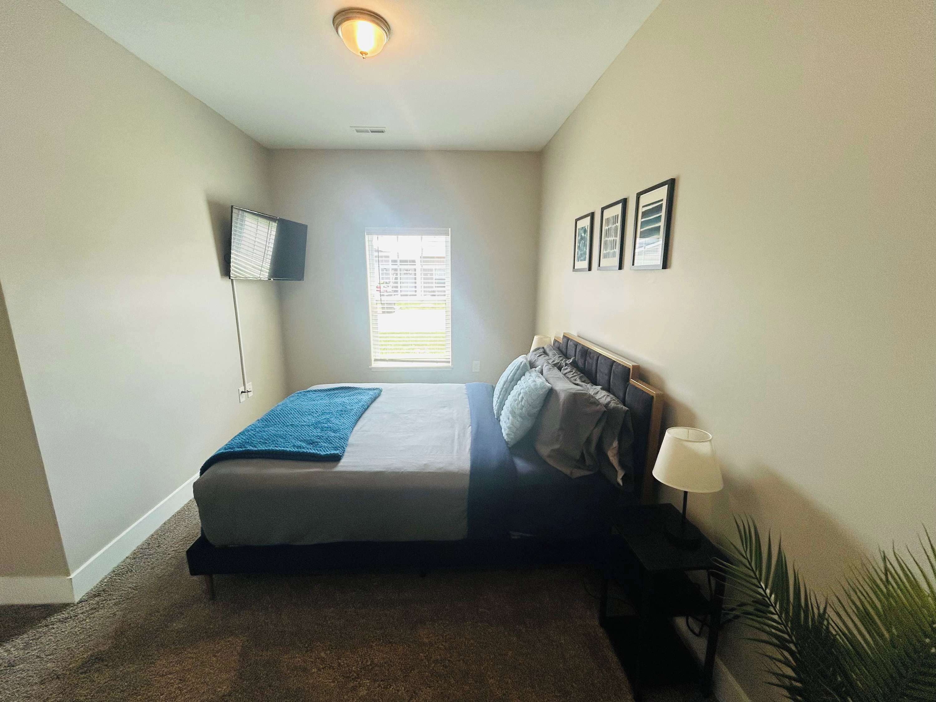 3 Schlafzimmer, Schreibtisch, Bügeleisen/Bügelbrett, Reisekinderbett