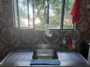 Basic Shared Dormitory | Private kitchen | Stovetop, cookware/dishes/utensils