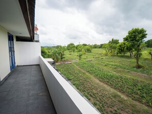 Rom – deluxe, 1 queensize-seng | Skrivebord og wi-fi (inkludert)