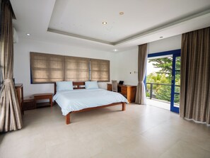 Deluxe Room, 1 Queen Bed | Desk, free WiFi