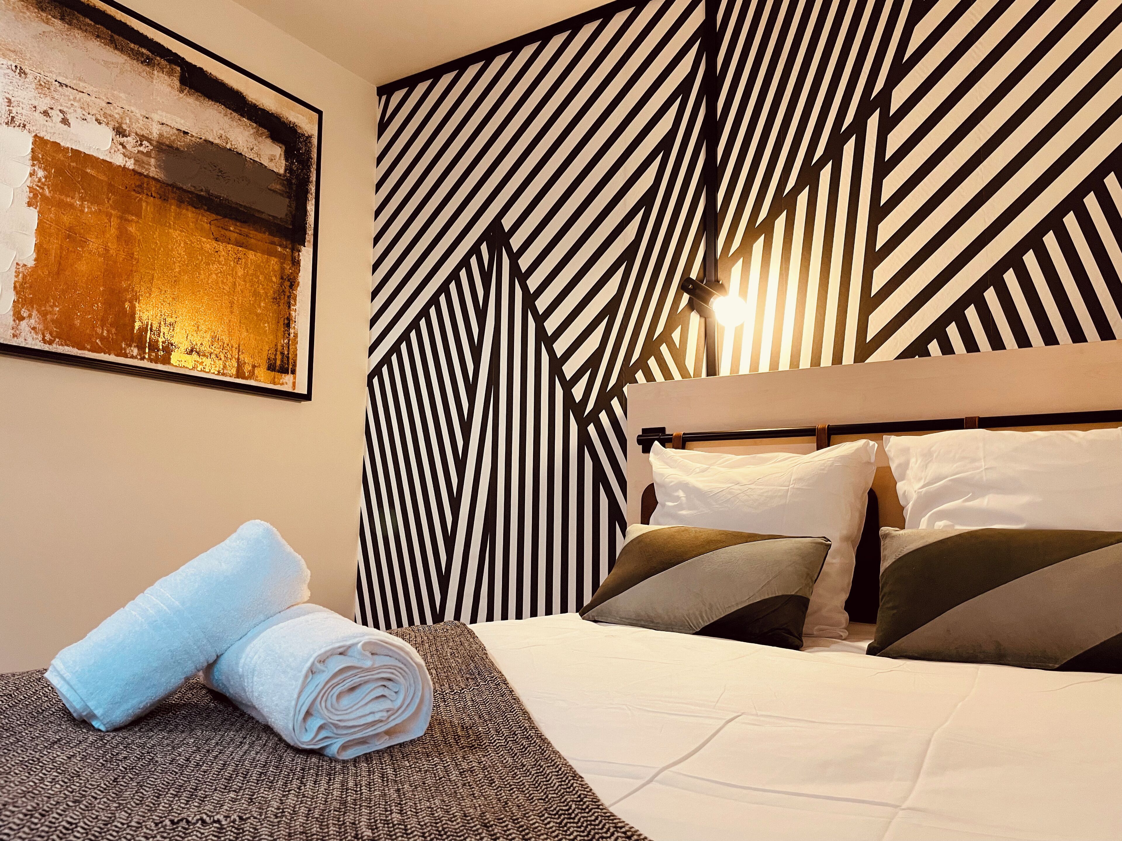 Estúdio conforto, 1 cama de casal, acessível para pessoas com deficiência física, no piso térreo | Escrivaninha, espaço de trabalho para notebook, quartos à prova de som