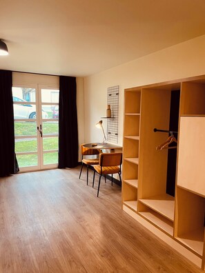 Studio Comfort, 1 Tempat Tidur Double, difabel mobilitas, lantai dasar | Area keluarga | Kantor