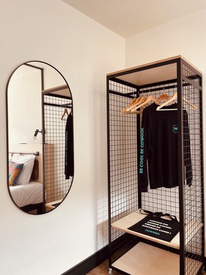 Appartement Confort | Espace de travail pour ordinateurs portables, système d’insonorisation