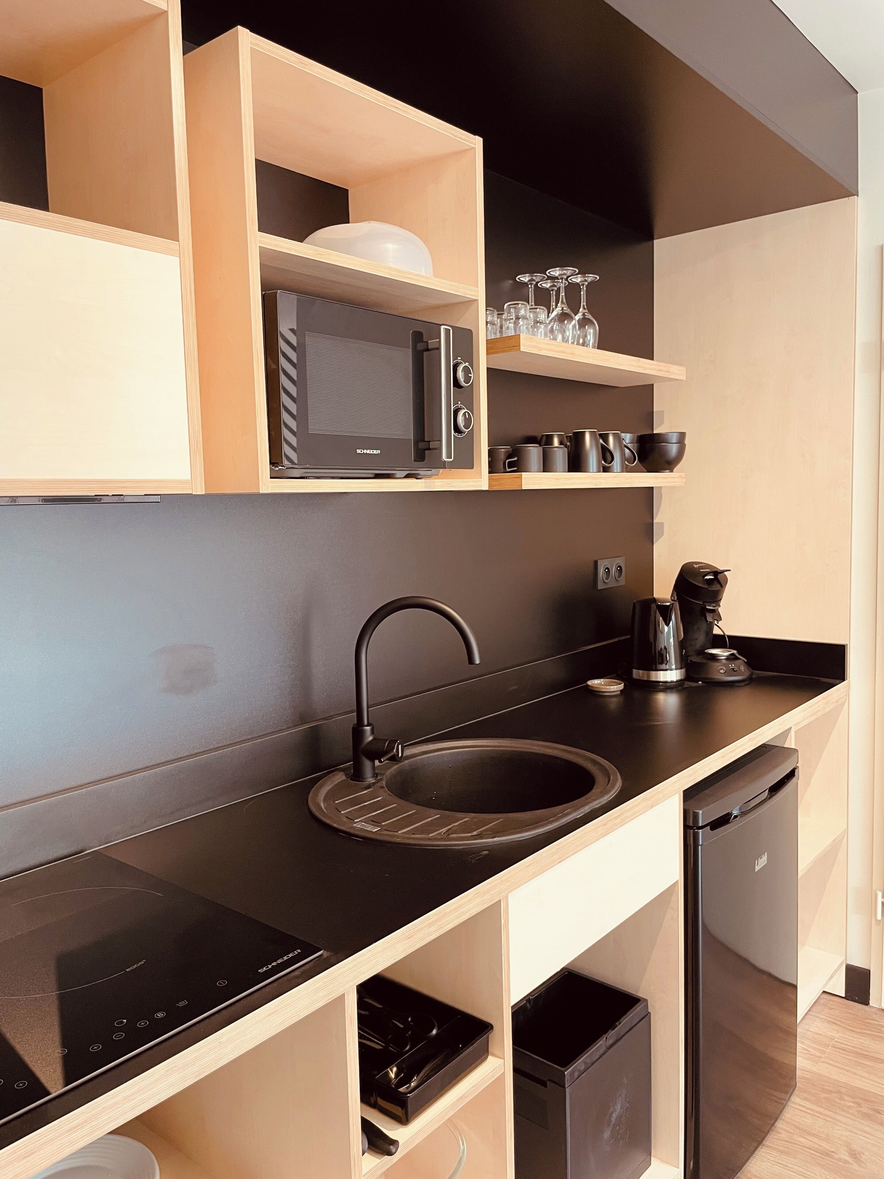 舒適公寓 | 私人廚房 | 電冰箱、微波爐、爐台、義式濃縮咖啡機