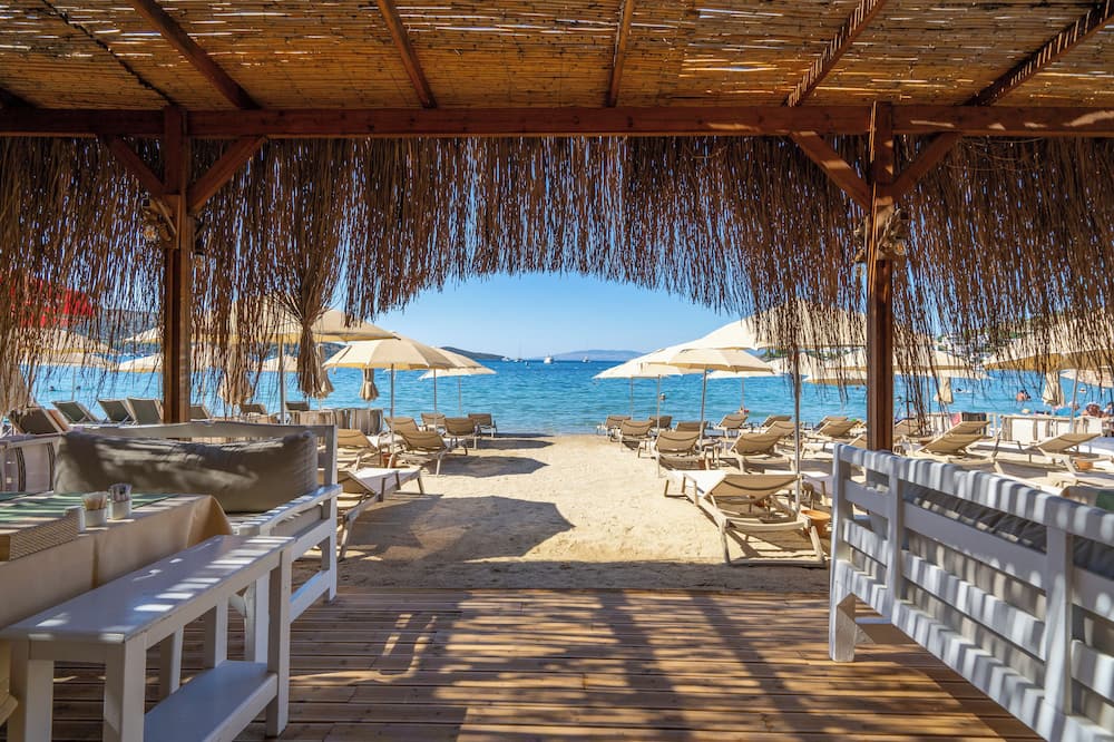 Halikarya Hotel & Restaurant Beach