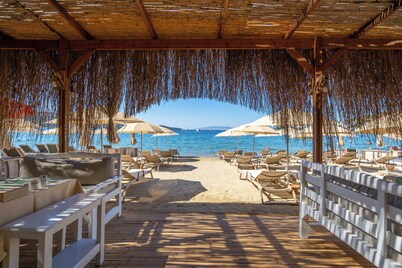 Halikarya Hotel & Restaurant Beach