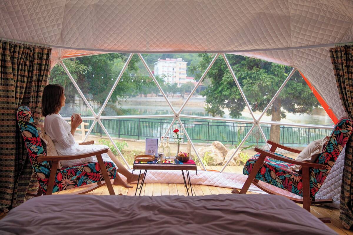 Tenda Deluks, pemandangan danau | Wi-Fi gratis dan seprai linen