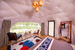 Tenda Deluks, pemandangan danau | Wi-Fi gratis dan seprai linen