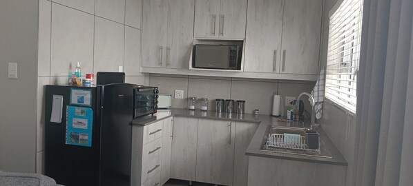 Comfort Double Room, Patio, Garden View | Private kitchen
