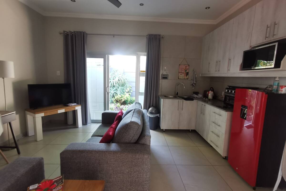 Family Double Room, Patio, Garden View | Living area
